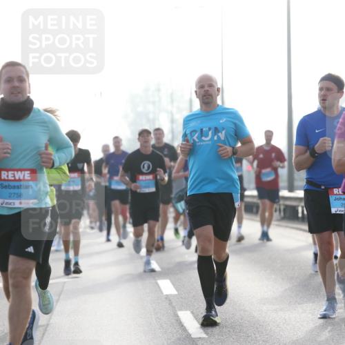 03.10.2026 - Köhlbrandbrückenlauf Jannik Wohlers http://msf.ph/oto/10705876 03.10.2026 09:19:55 Position 3 2758, 1472, 25 meine-sportfotos.de