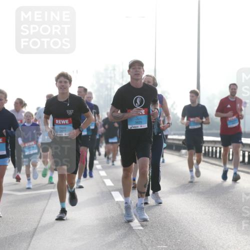 03.10.2026 - Köhlbrandbrückenlauf Jannik Wohlers http://msf.ph/oto/10705887 03.10.2026 09:19:58 Position 3 3813, 3816, 3825 meine-sportfotos.de