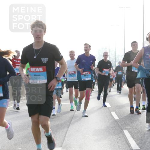 03.10.2026 - Köhlbrandbrückenlauf Jannik Wohlers http://msf.ph/oto/10705902 03.10.2026 09:20:01 Position 3 3813, 3816, 731, 1732, 3758, 2736 meine-sportfotos.de