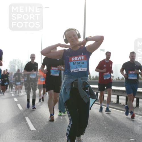 03.10.2026 - Köhlbrandbrückenlauf Jannik Wohlers http://msf.ph/oto/10705917 03.10.2026 09:20:03 Position 3 1732, 2736 meine-sportfotos.de