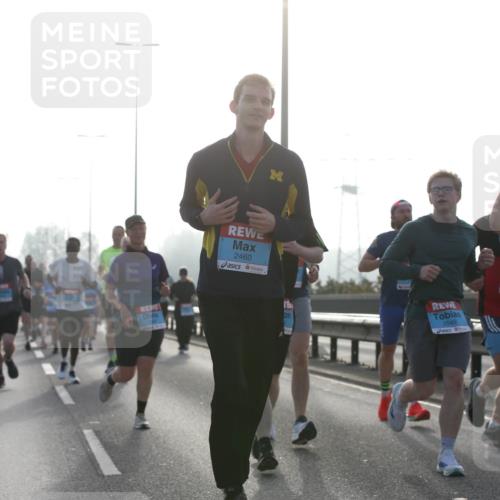 03.10.2026 - Köhlbrandbrückenlauf Jannik Wohlers http://msf.ph/oto/10705963 03.10.2026 09:20:14 Position 3 2460, 2549 meine-sportfotos.de