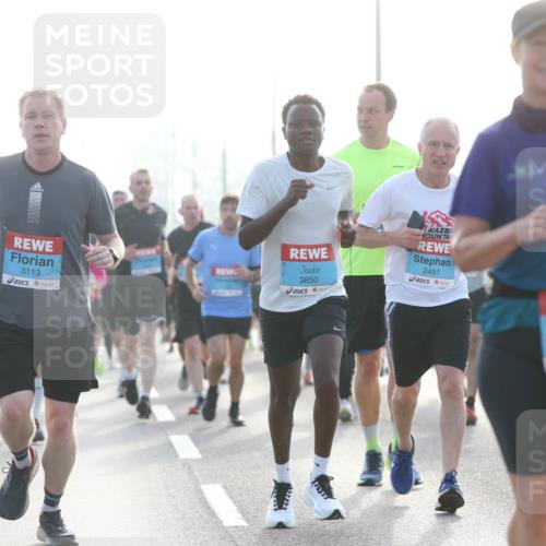 03.10.2026 - Köhlbrandbrückenlauf Jannik Wohlers http://msf.ph/oto/10705967 03.10.2026 09:20:16 Position 3 3113, 3850, 2451, 2440 meine-sportfotos.de