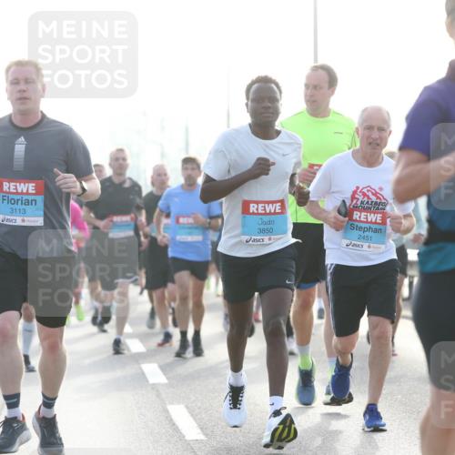03.10.2026 - Köhlbrandbrückenlauf Jannik Wohlers http://msf.ph/oto/10705969 03.10.2026 09:20:16 Position 3 3113, 3850, 2451, 240 meine-sportfotos.de