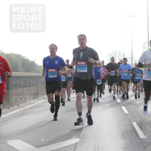 03.10.2026 - Köhlbrandbrückenlauf Jannik Wohlers http://msf.ph/oto/10705975 03.10.2026 09:20:16 Position 3 1851, 3113, 3850, 2451 meine-sportfotos.de