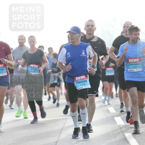 03.10.2026 - Köhlbrandbrückenlauf Jannik Wohlers http://msf.ph/oto/10705986 03.10.2026 09:20:18 Position 3 42, 195, 83, 1217, 4738, 1218, 1187, 11 meine-sportfotos.de