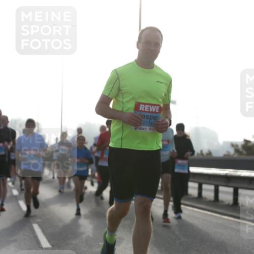 03.10.2026 - Köhlbrandbrückenlauf Jannik Wohlers http://msf.ph/oto/10705991 03.10.2026 09:20:20 Position 3 2755, 2451 meine-sportfotos.de