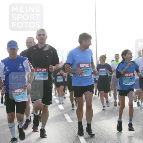 03.10.2026 - Köhlbrandbrückenlauf Jannik Wohlers http://msf.ph/oto/10705996 03.10.2026 09:20:21 Position 3 42, 195, 1217, 2738, 2624, 187, 1188, 3717, 1189, 1218 meine-sportfotos.de