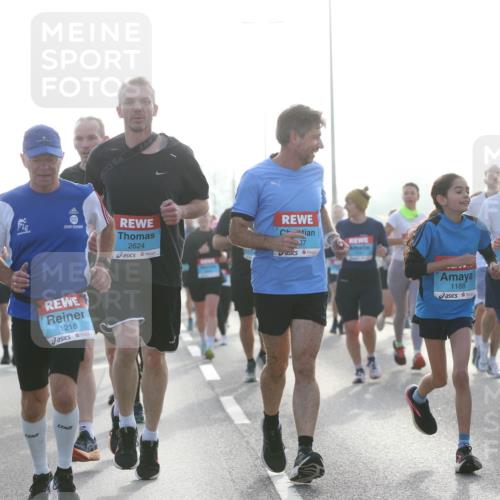 03.10.2026 - Köhlbrandbrückenlauf Jannik Wohlers http://msf.ph/oto/10705998 03.10.2026 09:20:21 Position 3 42, 195, 1217, 2738, 2624, 1218, 1188, 3717, 1189 meine-sportfotos.de