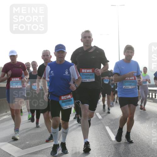 03.10.2026 - Köhlbrandbrückenlauf Jannik Wohlers http://msf.ph/oto/10706000 03.10.2026 09:20:22 Position 3 42, 193, 1217, 1218, 2624, 1187, 1188, 118 meine-sportfotos.de