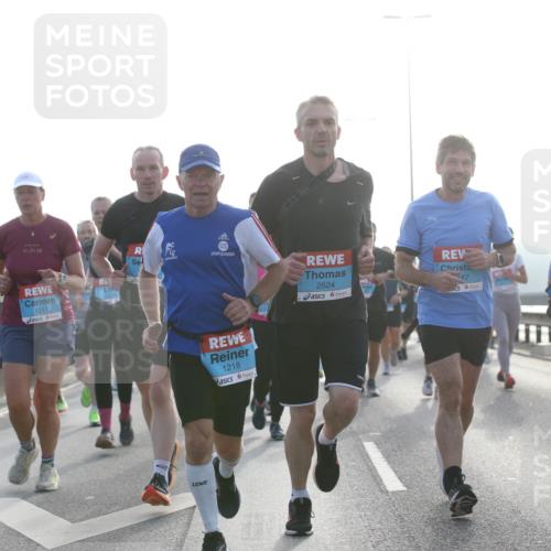 03.10.2026 - Köhlbrandbrückenlauf Jannik Wohlers http://msf.ph/oto/10706006 03.10.2026 09:20:22 Position 3 42, 195, 1217, 1218, 2624, 187, 1188 meine-sportfotos.de