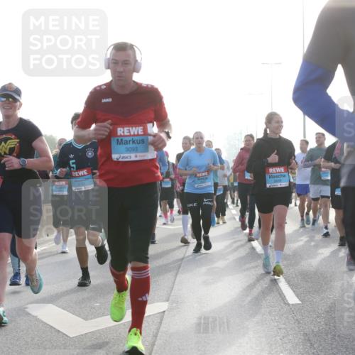 03.10.2026 - Köhlbrandbrückenlauf Jannik Wohlers http://msf.ph/oto/10706041 03.10.2026 09:20:25 Position 3 3721, 3093, 2646, 1067 meine-sportfotos.de