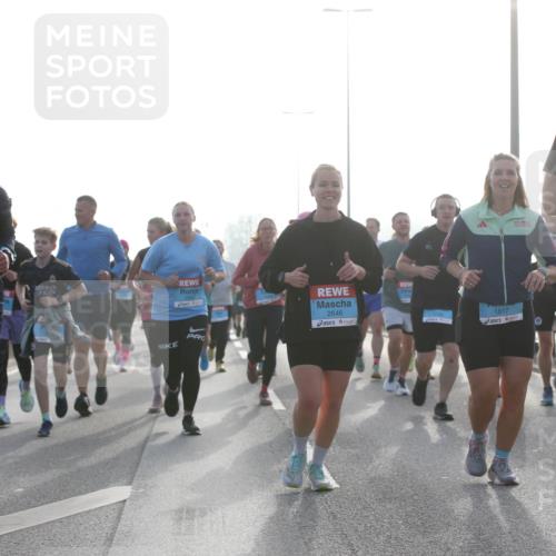 03.10.2026 - Köhlbrandbrückenlauf Jannik Wohlers http://msf.ph/oto/10706055 03.10.2026 09:20:26 Position 3 3721, 2646, 1817 meine-sportfotos.de