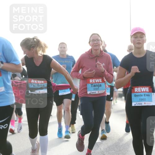 03.10.2026 - Köhlbrandbrückenlauf Jannik Wohlers http://msf.ph/oto/10706068 03.10.2026 09:20:28 Position 3 2955, 3391, 1960, 1740, 2 meine-sportfotos.de