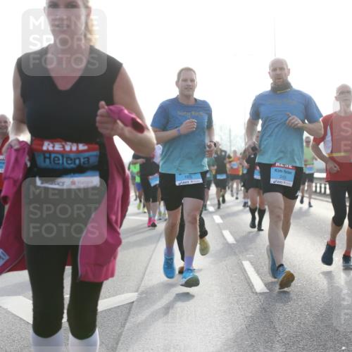 03.10.2026 - Köhlbrandbrückenlauf Jannik Wohlers http://msf.ph/oto/10706088 03.10.2026 09:20:30 Position 3 1876, 2415, 1111 meine-sportfotos.de
