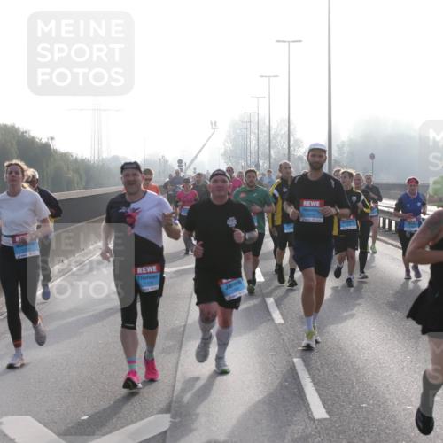 03.10.2026 - Köhlbrandbrückenlauf Jannik Wohlers http://msf.ph/oto/10706113 03.10.2026 09:20:34 Position 3 182 meine-sportfotos.de