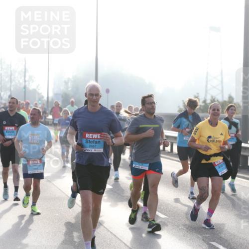 03.10.2026 - Köhlbrandbrückenlauf Jannik Wohlers http://msf.ph/oto/10706122 03.10.2026 09:20:45 Position 3 2687, 1119, 1120 meine-sportfotos.de