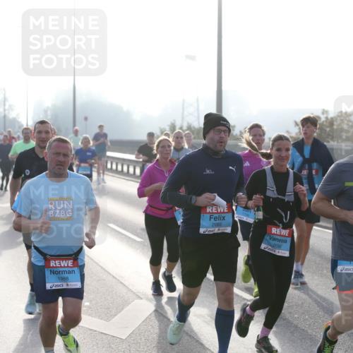 03.10.2026 - Köhlbrandbrückenlauf Jannik Wohlers http://msf.ph/oto/10706139 03.10.2026 09:20:48 Position 3 1988, 2095, 1156, 2096, 1119 meine-sportfotos.de