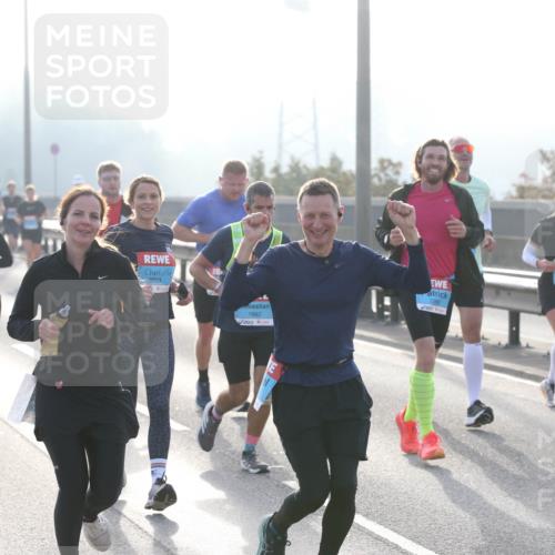 03.10.2026 - Köhlbrandbrückenlauf Jannik Wohlers http://msf.ph/oto/10706179 03.10.2026 09:20:57 Position 3 1624, 3863, 1882 meine-sportfotos.de