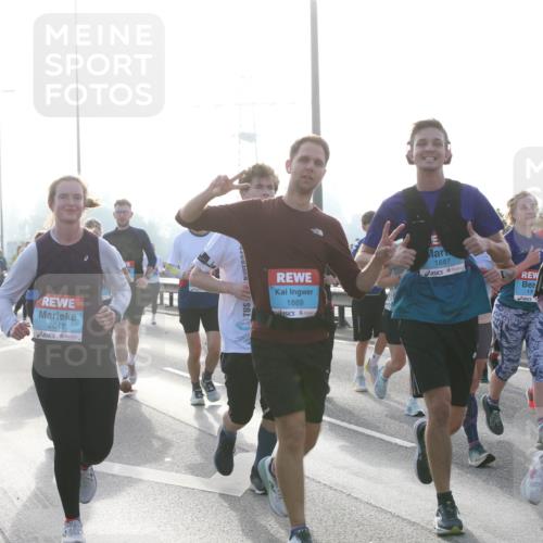 03.10.2026 - Köhlbrandbrückenlauf Jannik Wohlers http://msf.ph/oto/10706304 03.10.2026 09:21:48 Position 3 2647, 1889, 1887, 1888 meine-sportfotos.de