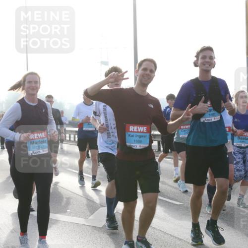 03.10.2026 - Köhlbrandbrückenlauf Jannik Wohlers http://msf.ph/oto/10706310 03.10.2026 09:21:49 Position 3 2647, 1887, 1889, 1393, 1888 meine-sportfotos.de