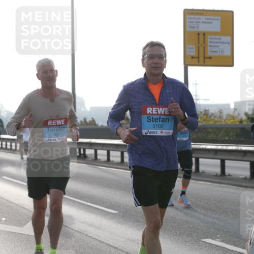 03.10.2026 - Köhlbrandbrückenlauf Jannik Wohlers http://msf.ph/oto/10706355 03.10.2026 09:22:01 Position 3 2990, 3102, 3132 meine-sportfotos.de