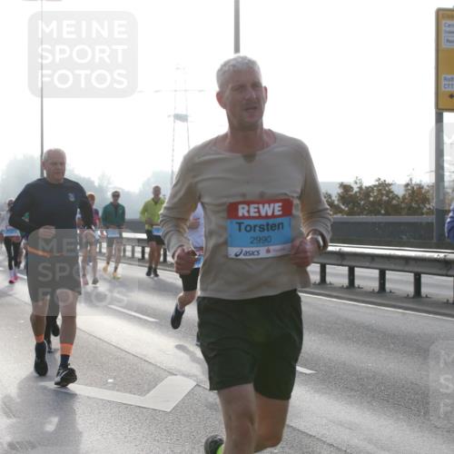03.10.2026 - Köhlbrandbrückenlauf Jannik Wohlers http://msf.ph/oto/10706360 03.10.2026 09:22:01 Position 3 2990 meine-sportfotos.de