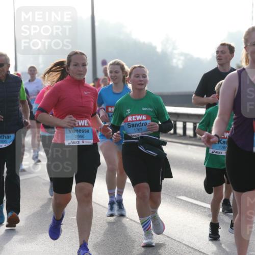 03.10.2026 - Köhlbrandbrückenlauf Jannik Wohlers http://msf.ph/oto/10706379 03.10.2026 09:22:09 Position 3 2895, 2996, 1763, 1765, 1552 meine-sportfotos.de