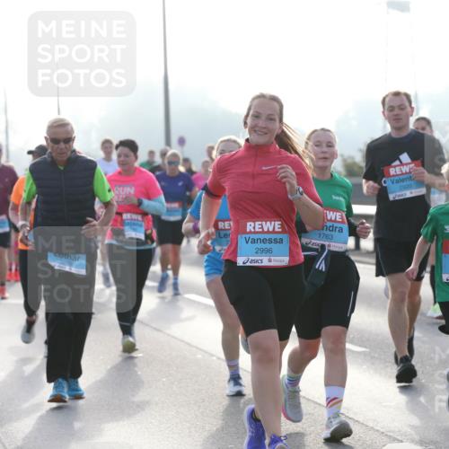 03.10.2026 - Köhlbrandbrückenlauf Jannik Wohlers http://msf.ph/oto/10706384 03.10.2026 09:22:10 Position 3 2895, 2920, 2996, 1763, 1765 meine-sportfotos.de