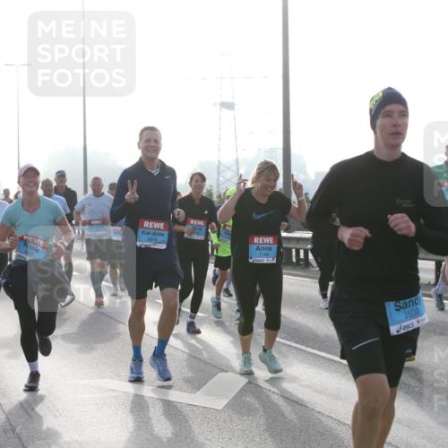 03.10.2026 - Köhlbrandbrückenlauf Jannik Wohlers http://msf.ph/oto/10706439 03.10.2026 09:22:23 Position 3 2817, 2816, 1182, 2600, 1183 meine-sportfotos.de