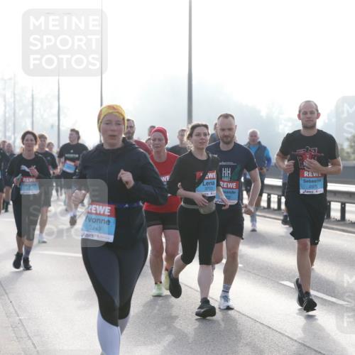 03.10.2026 - Köhlbrandbrückenlauf Jannik Wohlers http://msf.ph/oto/10706499 03.10.2026 09:22:35 Position 3 2743, 3703, 2975 meine-sportfotos.de