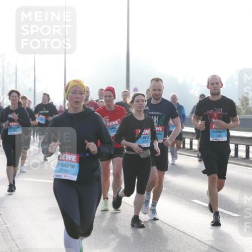 03.10.2026 - Köhlbrandbrückenlauf Jannik Wohlers http://msf.ph/oto/10706502 03.10.2026 09:22:35 Position 3 2743, 1169, 3703, 2975 meine-sportfotos.de