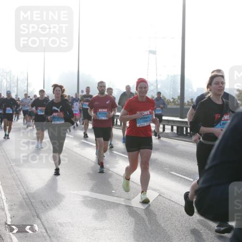 03.10.2026 - Köhlbrandbrückenlauf Jannik Wohlers http://msf.ph/oto/10706507 03.10.2026 09:22:38 Position 3 2983, 1169, 270 meine-sportfotos.de