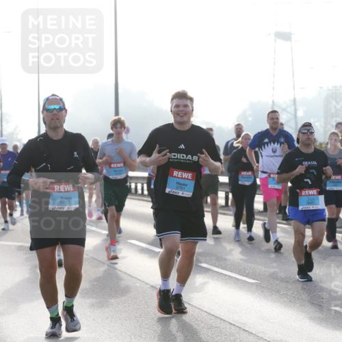 03.10.2026 - Köhlbrandbrückenlauf Jannik Wohlers http://msf.ph/oto/10706529 03.10.2026 09:22:44 Position 3 3772, 3761, 3865 meine-sportfotos.de
