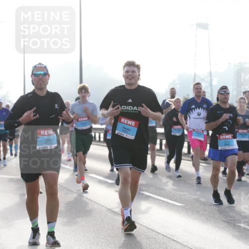 03.10.2026 - Köhlbrandbrückenlauf Jannik Wohlers http://msf.ph/oto/10706531 03.10.2026 09:22:44 Position 3 3772, 3761 meine-sportfotos.de