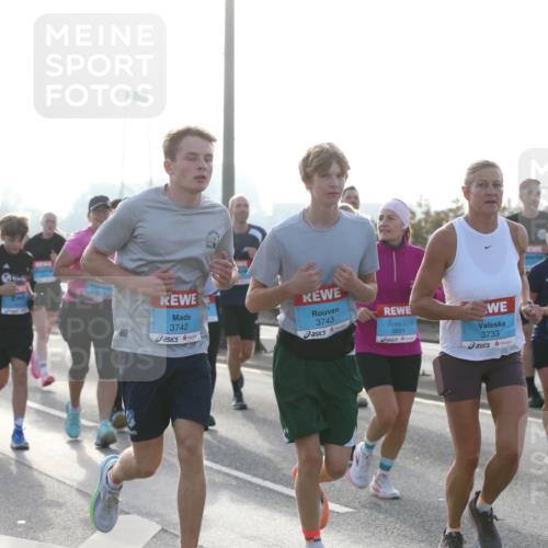 03.10.2026 - Köhlbrandbrückenlauf Jannik Wohlers http://msf.ph/oto/10706552 03.10.2026 09:22:48 Position 3 3742, 3743, 3851, 3733 meine-sportfotos.de