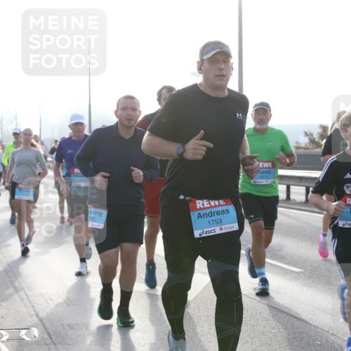 03.10.2026 - Köhlbrandbrückenlauf Jannik Wohlers http://msf.ph/oto/10706570 03.10.2026 09:22:51 Position 3 1830, 1753, 2674, 1612 meine-sportfotos.de