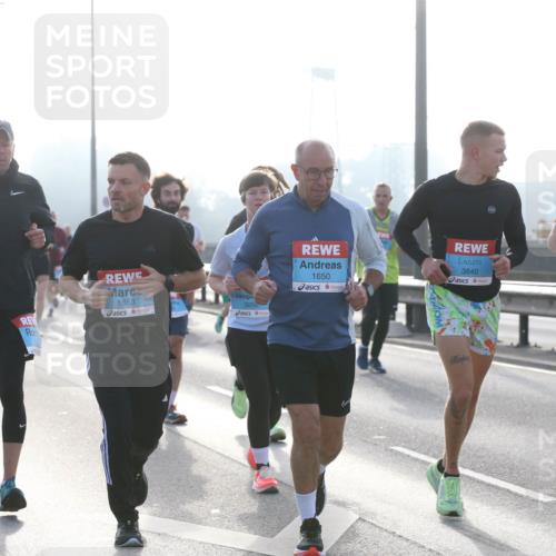 03.10.2026 - Köhlbrandbrückenlauf Jannik Wohlers http://msf.ph/oto/10706665 03.10.2026 09:23:06 Position 3 1653, 3056, 1650, 3840 meine-sportfotos.de
