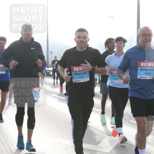 03.10.2026 - Köhlbrandbrückenlauf Jannik Wohlers http://msf.ph/oto/10706672 03.10.2026 09:23:06 Position 3 1653, 3056, 1650 meine-sportfotos.de