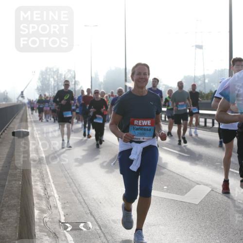 03.10.2026 - Köhlbrandbrückenlauf Jannik Wohlers http://msf.ph/oto/10706722 03.10.2026 09:23:15 Position 3 001, 2800, 2152 meine-sportfotos.de