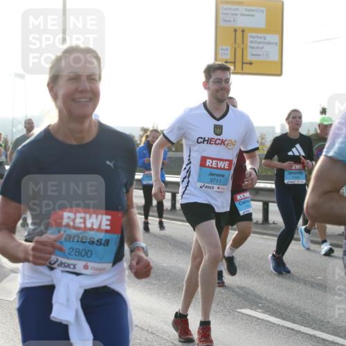 03.10.2026 - Köhlbrandbrückenlauf Jannik Wohlers http://msf.ph/oto/10706725 03.10.2026 09:23:17 Position 3 2800, 24, 3711, 1543, 700 meine-sportfotos.de