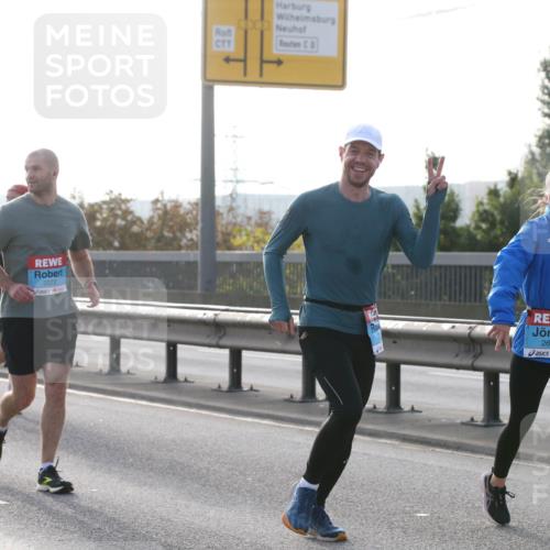 03.10.2026 - Köhlbrandbrückenlauf Jannik Wohlers http://msf.ph/oto/10706737 03.10.2026 09:23:19 Position 3 3447, 3372, 2657 meine-sportfotos.de