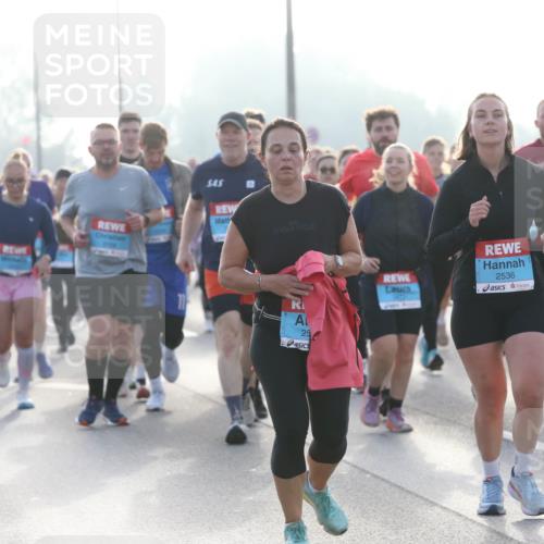 03.10.2026 - Köhlbrandbrückenlauf Jannik Wohlers http://msf.ph/oto/10706775 03.10.2026 09:23:25 Position 3 25, 2536, 2590 meine-sportfotos.de