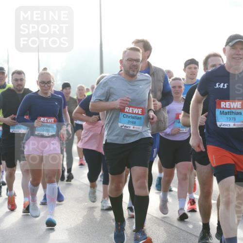 03.10.2026 - Köhlbrandbrückenlauf Jannik Wohlers http://msf.ph/oto/10706796 03.10.2026 09:23:29 Position 3 2831, 3031, 3168, 1978 meine-sportfotos.de
