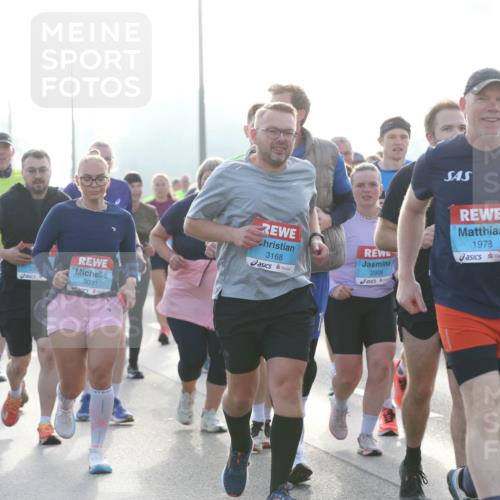 03.10.2026 - Köhlbrandbrückenlauf Jannik Wohlers http://msf.ph/oto/10706799 03.10.2026 09:23:29 Position 3 3031, 3168, 2906, 1978 meine-sportfotos.de