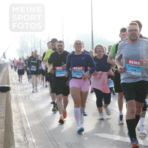03.10.2026 - Köhlbrandbrückenlauf Jannik Wohlers http://msf.ph/oto/10706802 03.10.2026 09:23:30 Position 3 2831, 3031, 2571, 3168, 2906 meine-sportfotos.de