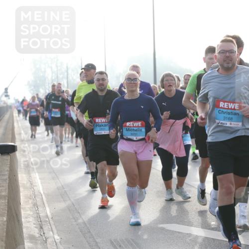 03.10.2026 - Köhlbrandbrückenlauf Jannik Wohlers http://msf.ph/oto/10706804 03.10.2026 09:23:30 Position 3 2831, 3031, 2571, 3168, 2906 meine-sportfotos.de