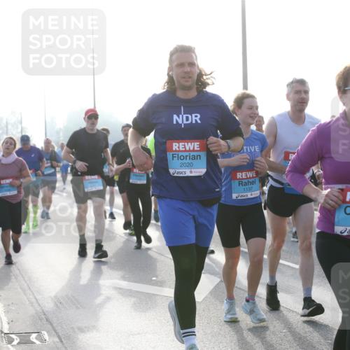 03.10.2026 - Köhlbrandbrückenlauf Jannik Wohlers http://msf.ph/oto/10706885 03.10.2026 09:23:40 Position 3 2020, 1137, 2972, 1135 meine-sportfotos.de