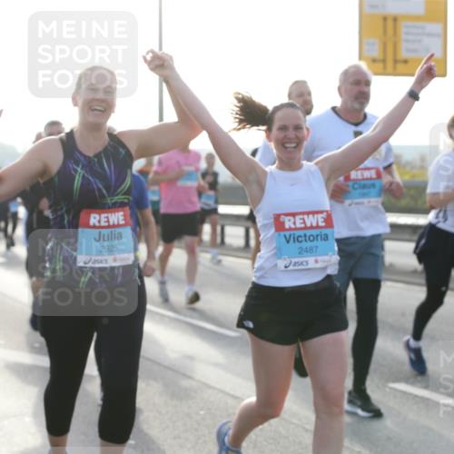 03.10.2026 - Köhlbrandbrückenlauf Jannik Wohlers http://msf.ph/oto/10707004 03.10.2026 09:23:59 Position 3 2925, 2487 meine-sportfotos.de