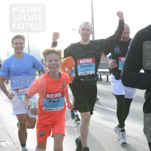 03.10.2026 - Köhlbrandbrückenlauf Jannik Wohlers http://msf.ph/oto/10707034 03.10.2026 09:24:01 Position 3 1378, 1446, 1401 meine-sportfotos.de