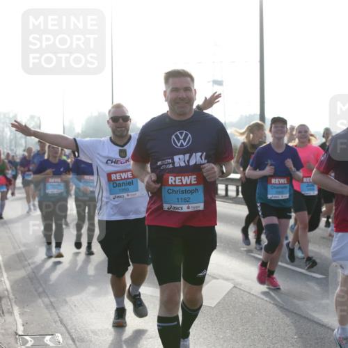 03.10.2026 - Köhlbrandbrückenlauf Jannik Wohlers http://msf.ph/oto/10707076 03.10.2026 09:24:09 Position 3 1950, 1162, 36, 1163 meine-sportfotos.de
